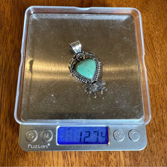 925 Sterling Silver Kingman Turquoise Heart Pendant Horse Floral Leaf Detail - Picture 11 of 13